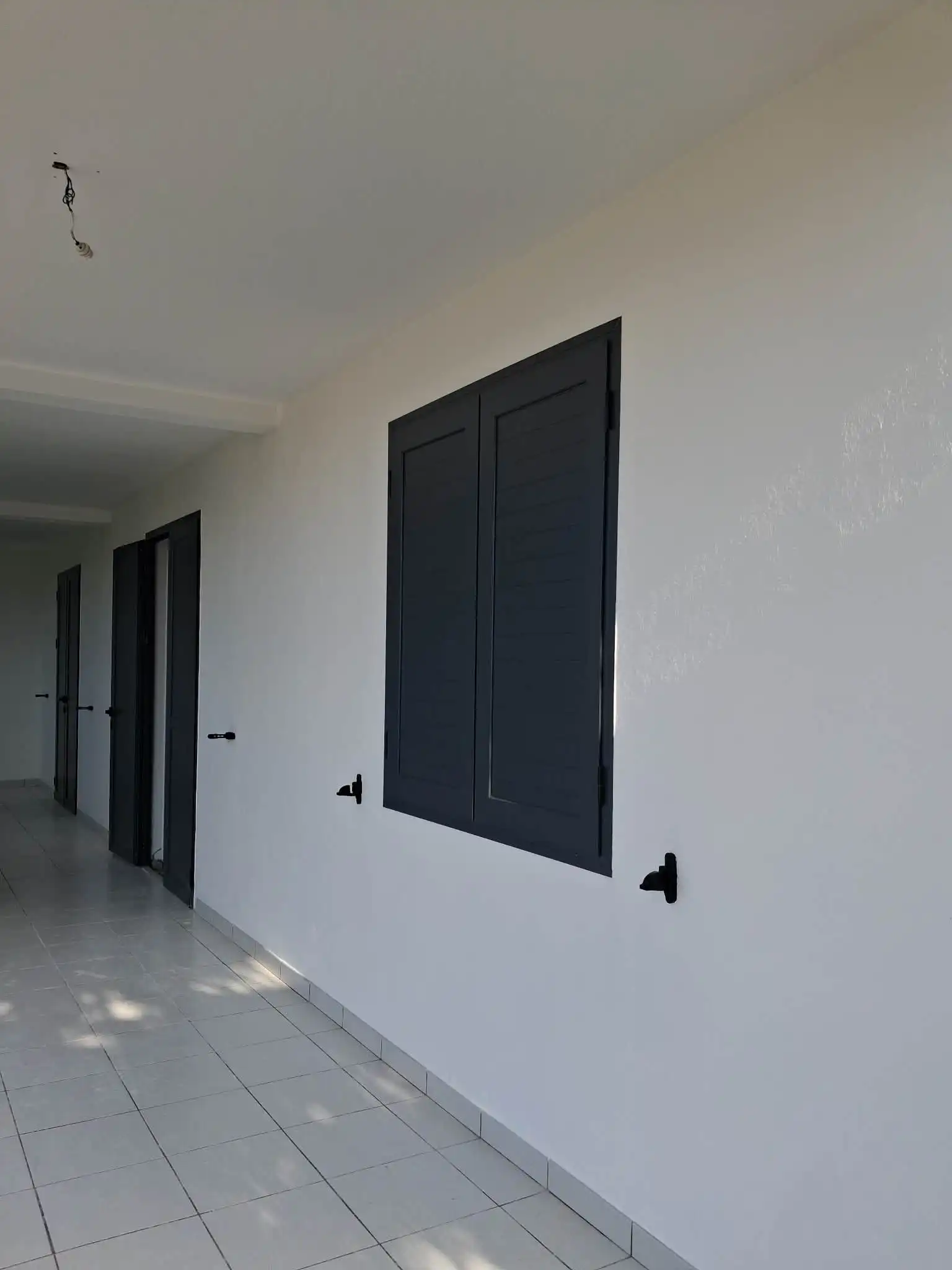 Peinture intérieure - couloir avec mur vert