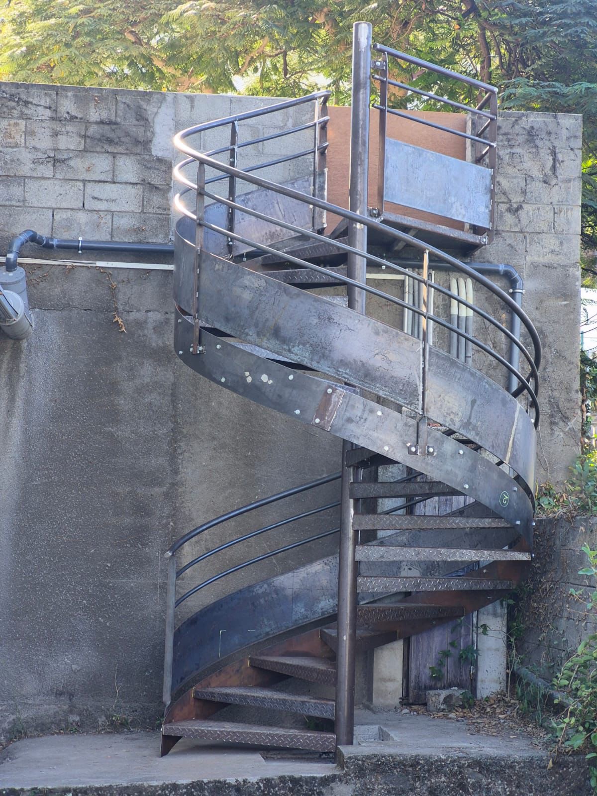 Structure métallique - escalier en travaux